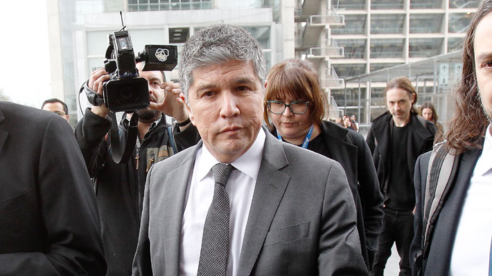 Fiscalía apelará a cambio de cautelar a Monsalve y querellante considera "horrible" aplazamiento hasta marzo para juicio