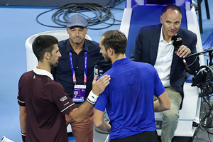 El fuerte descargo de Medvedev tras ser descalificado en Beijing y lo que dijo Djokovic sobre el escándalo