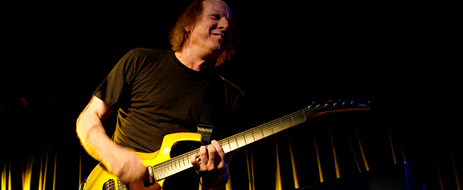 Adrian Belew | Emol.com