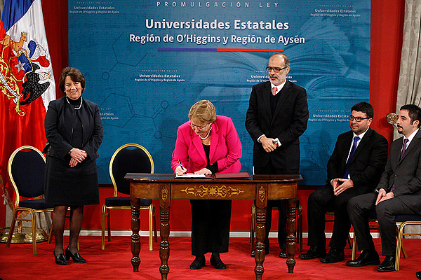 Presidenta Bachelet promulga ley que crea dos nuevas Ues estatales en O'Higgins y Aysén