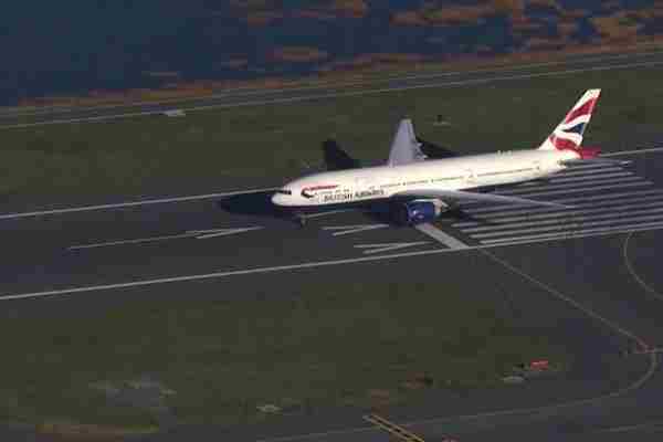 Interceptan a pasajero que intentó abrir puerta de emergencia de un avión con destino a Boston