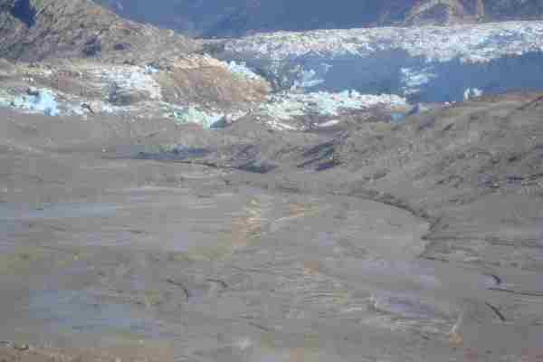 Buscan causa de misterioso vaciamiento en lago de la Patagonia