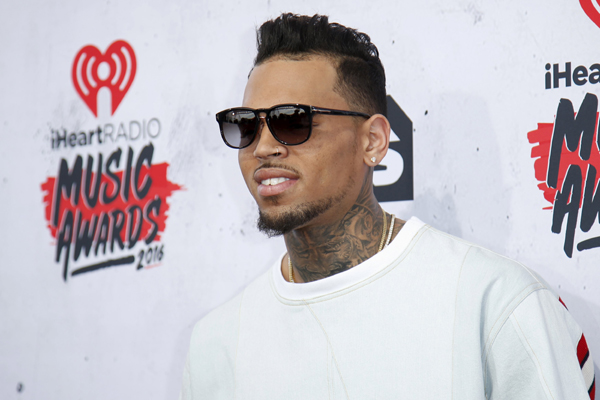 Chris Brown revela el oscuro momento que pasó tras agredir a Rihanna