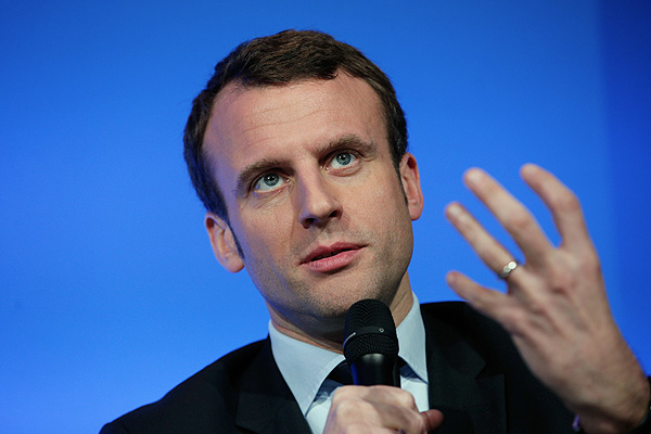 Ministro de Economía francés renuncia al cargo y alimenta rumores de una candidatura presidencial