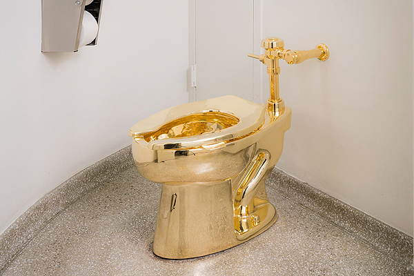 El prestigioso museo Guggenheim habilita retrete de oro para sus visitantes