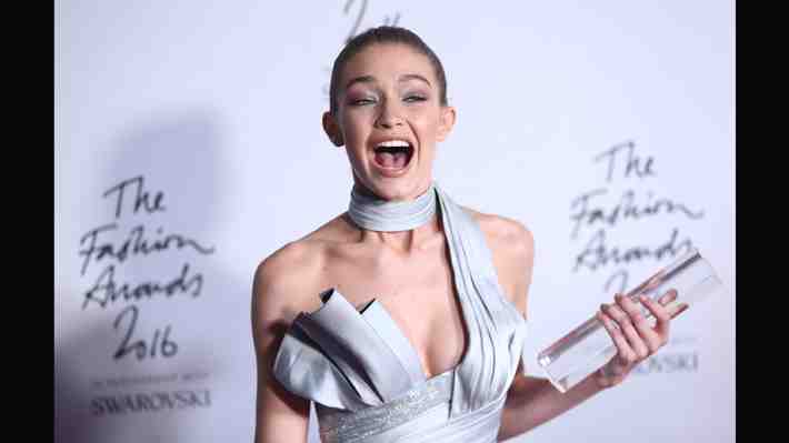 Gigi Hadid es premiada como Modelo del Año en Gran Bretaña
