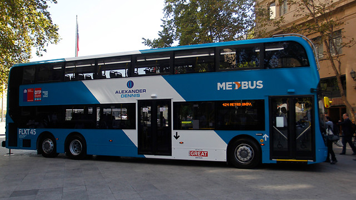 Al estilo de Londres: Por seis semanas se probará bus de dos pisos para el Transantiago