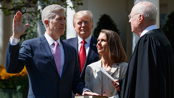 Neil Gorsuch jura como nuevo juez de la Corte Suprema de Estados Unidos
