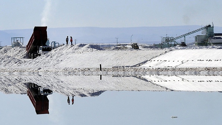 Los mitos y verdades en torno al litio en Chile: Expertos entregan las claves del 