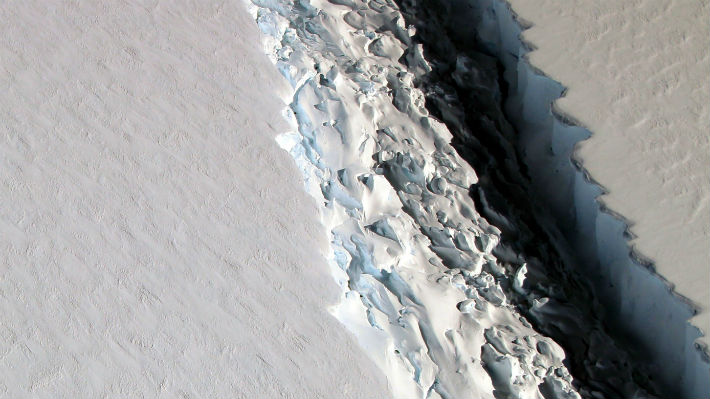 Científica: Desprendimiento del iceberg en la Antártica se vio acelerado por el cambio climático