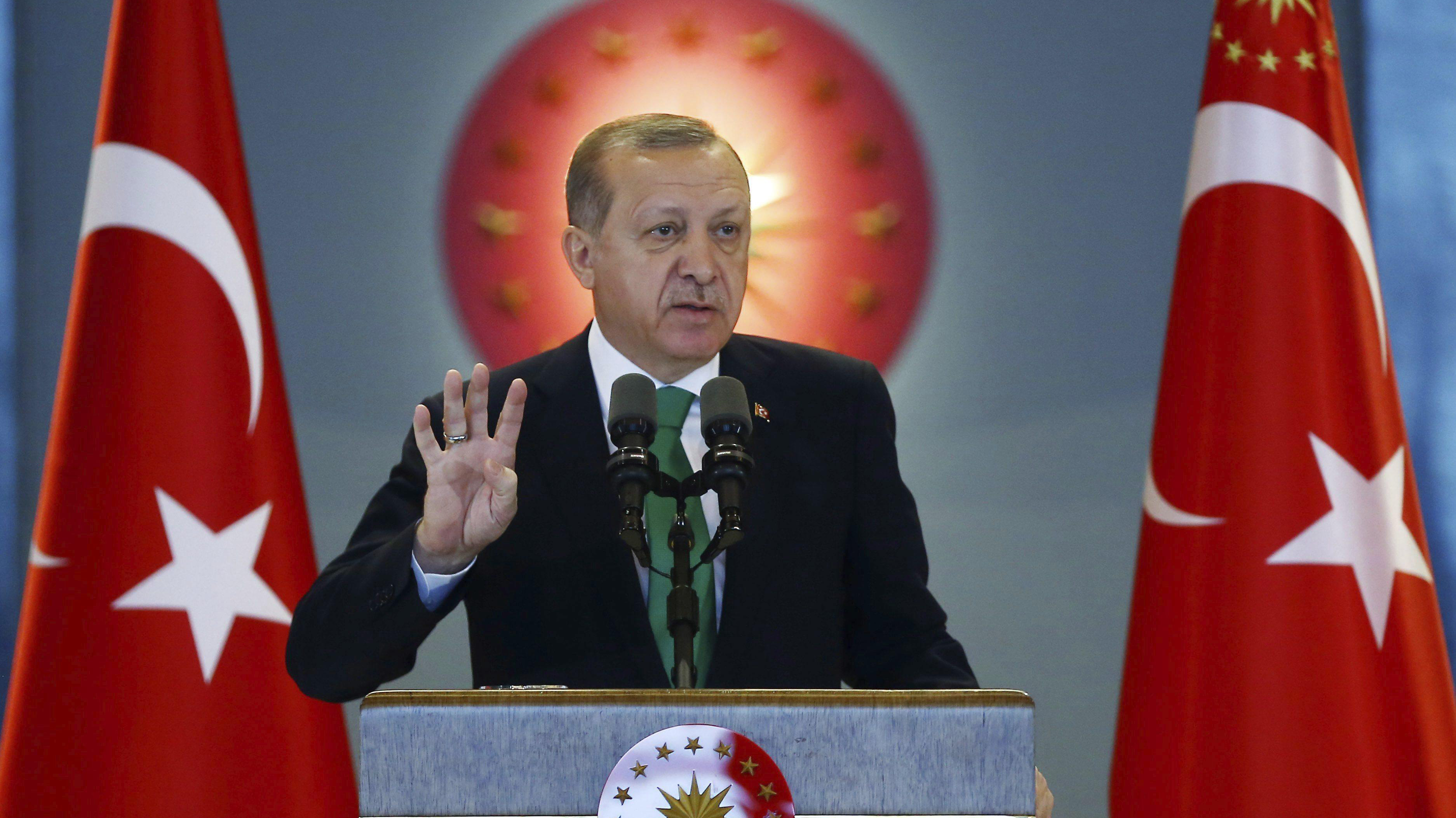 A un año del fallido golpe en Turquía, Erdogan promete 