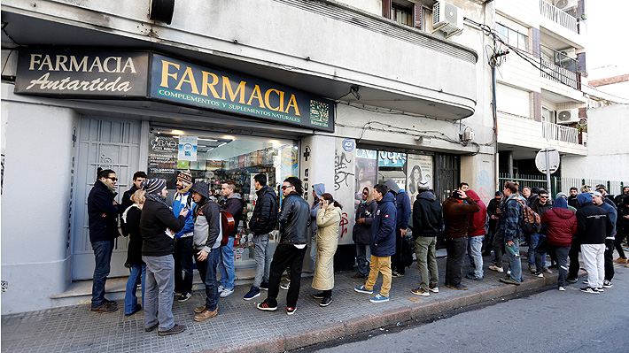 Farmacias de Uruguay registran colas para comprar marihuana para uso recreativo