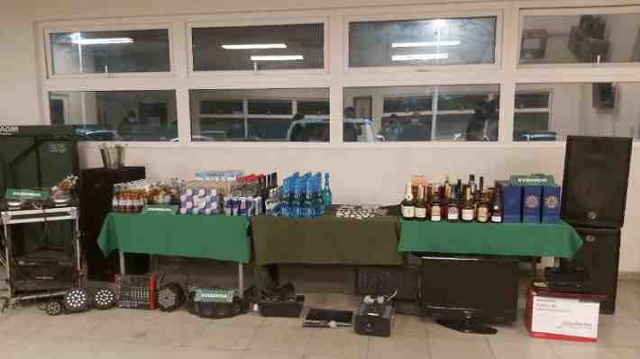Detienen a 111 personas en fiesta clandestina en una toma de Colina: Había DJ y se cobraba entrada