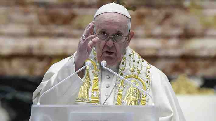 Papa Francisco: "Cuando un papa está enfermo corre brisa o huracán de cónclave"