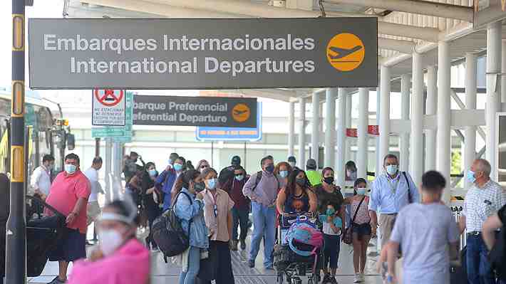 Especialistas proponen reducir cuarentena de viajeros que ingresen a Chile de siete a cinco días