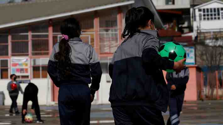 Daza aclara que después del "18" comenzaría la vacunación a menores de 12 años en colegios: "Deben contar con autorización"