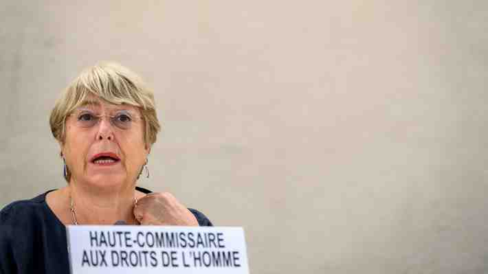 Bachelet denuncia el incumplimiento de promesas talibanes de respetar los DD.HH. en Afganistán