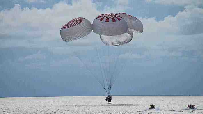 Primera misión espacial completamente civil finalizó su viaje de tres días alrededor de la Tierra con acuatizaje en el Atlántico