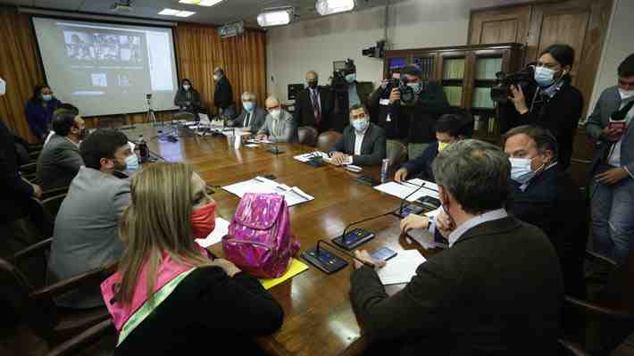 Con dos diputados de RN reemplazados y nuevas indicaciones: Comisión de Constitución parte sesión por cuarto retiro