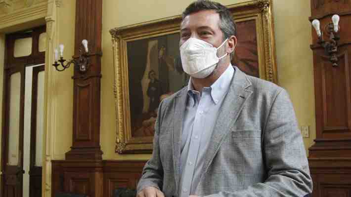 Sichel dice que apoyo oficialista al 10% es "doloroso" y que "los que perdieron ayer fueron los chilenos"