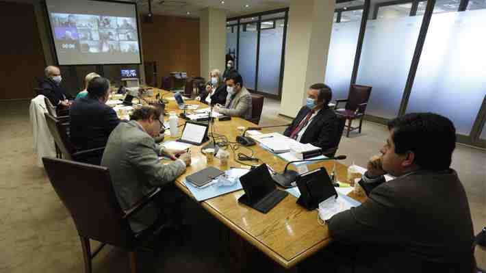 CMF expone en el Senado impactos de nuevo anticipo para rentas vitalicias y advierte: "Pone en riesgo las pensiones futuras"