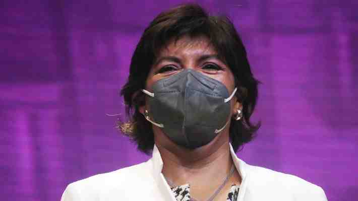 Provoste dice que sabía de millonaria demanda en contra de su esposo por licitación de Junaeb: "No afecta mi candidatura"
