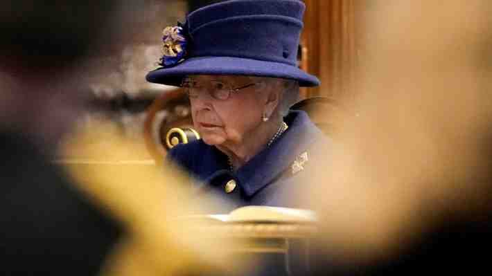 Reina Isabel II expresa su irritación por falta de acción ante la crisis climática