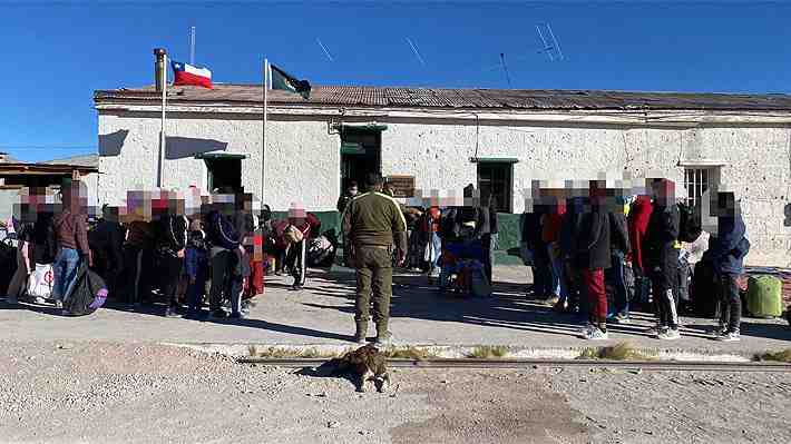 Carabineros sorprende a 62 migrantes ingresando a Chile por paso no habilitado: había 18 menores