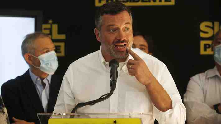 Sichel intenta cerrar tema por descuelgues: "El que no cumple la palabra o se va a una posición extrema tiene que explicarlo"
