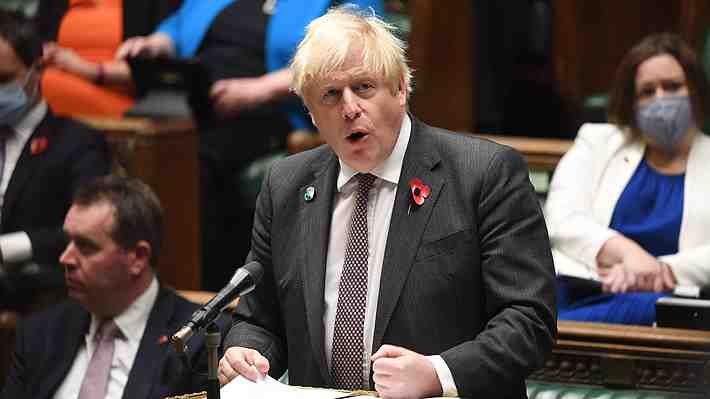 Cuestionan a Boris Johnson por viajar en jet después de liderar la COP26: "Es de una hipocresía abrumadora"