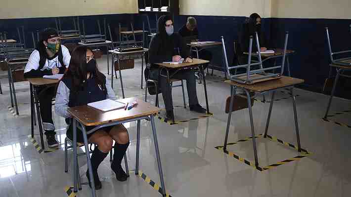 Paris y anuncio del Mineduc sobre clases presenciales en 2022: "Apoyamos la vuelta, pero depende de los escenarios"
