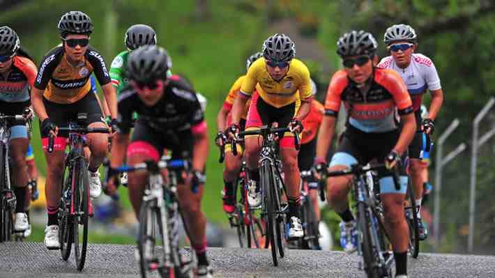 Clásica carrera de ciclismo aumenta el premio a las participantes mujeres igualándolo al de los hombres