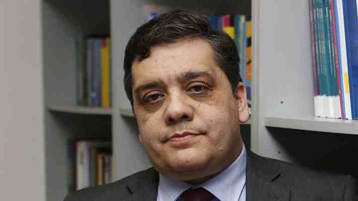 Economista David Bravo dice que sería un "gran gesto de gobernabilidad" que Boric rechazara el cuarto 10%