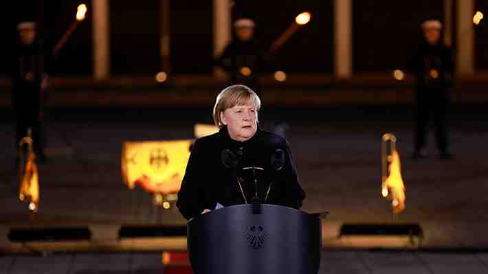 A una semana de su salida Angela Merkel insta a los alemanes a vacunarse: "La situación es dramática, muy grave"