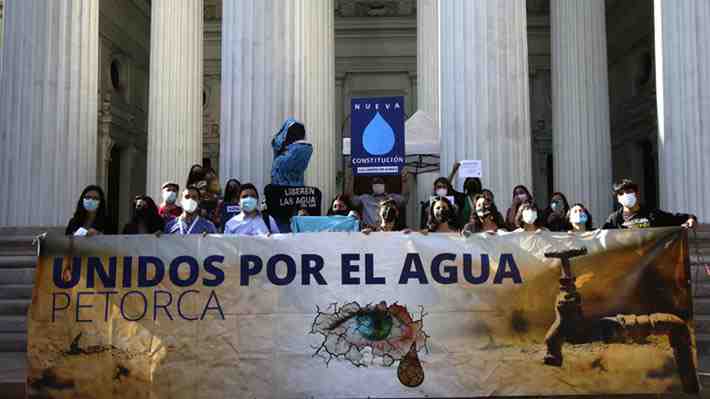 Más de 50 convencionales presentan iniciativa que establece derecho al agua y al saneamiento en la nueva Constitución