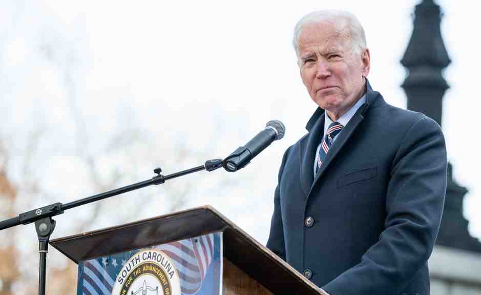 Biden lanza ambiciosa estrategia para impulsar industria de autos eléctricos en EE.UU