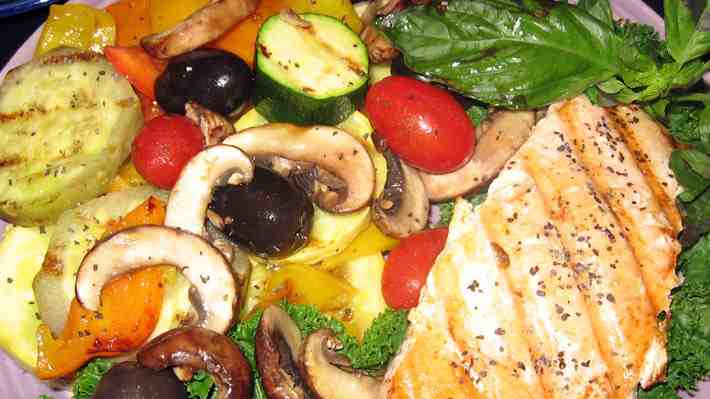 Estudio evidencia que la dieta mediterránea mejora el rendimiento cognitivo en la vejez