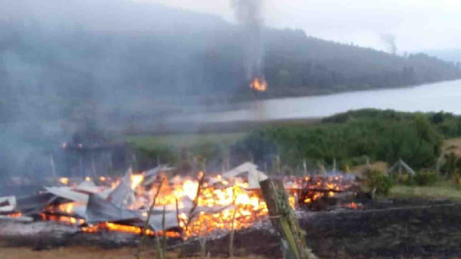 Queman una treintena de cabañas a orillas del lago Lanalhue: Es uno de los ataques más graves del año