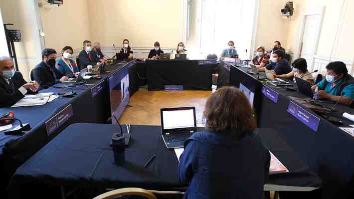Gran empresariado destaca "respeto" con el que fue recibido por la Convención y se prepara para cita con Loncon el lunes