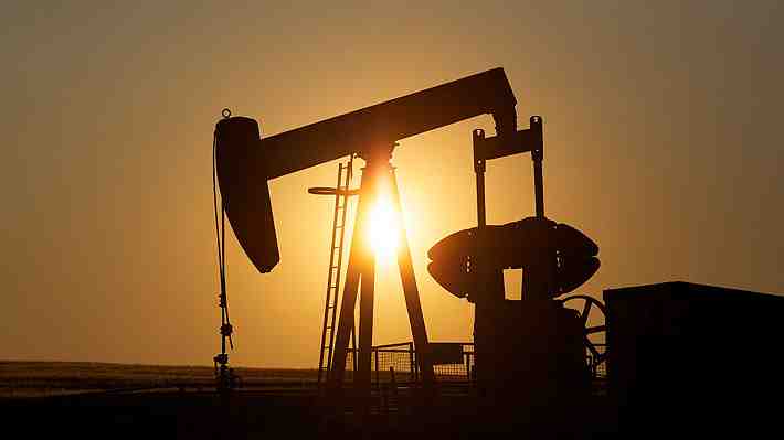 Precio del petróleo escala a máximo de cuatro semanas ante menor inquietud sobre Ómicron