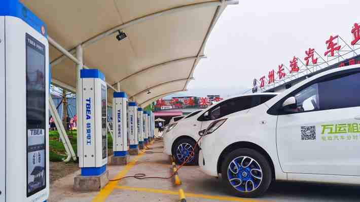 China decide recortar subsidios para desarrollo de vehículos eléctricos