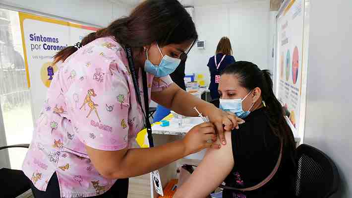 Vacunación con cuarta dosis iniciará en enero: Presidente lo oficializaría esta semana