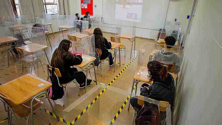 A dos semanas del retorno presencial a clases: Un 78,35% de los menores de 17 años tiene ambas dosis de la vacuna