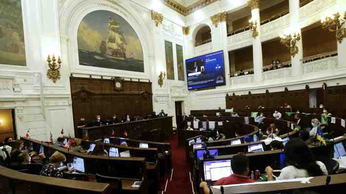 "Un fracaso de la comisión": Las duras críticas al informe de Sistema Político que se votará esta noche en la Convención