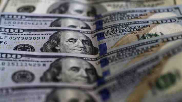 Dólar cierra estable, pero se ubica por debajo de los $795 ante repunte del cobre y el impacto del conflicto ruso-ucraniano