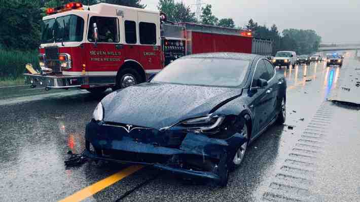EEUU extiende investigación por choques de vehículos Tesla