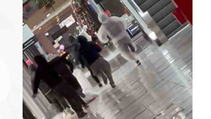 Video | Asalto a tienda en mall de Maipú: Sujetos realizaron disparos en su huida