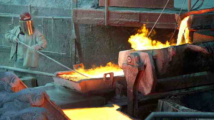 Cobre cierra 2022 por debajo de los US$4 la libra y precio anota caída anual de casi 14%