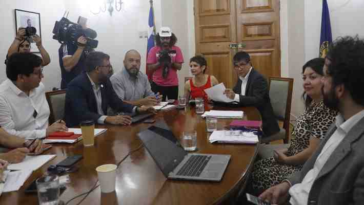 Acusación constitucional, petición de renuncia a Ríos y retiro de mesa de seguridad: Las reacciones en la oposición a los indultos