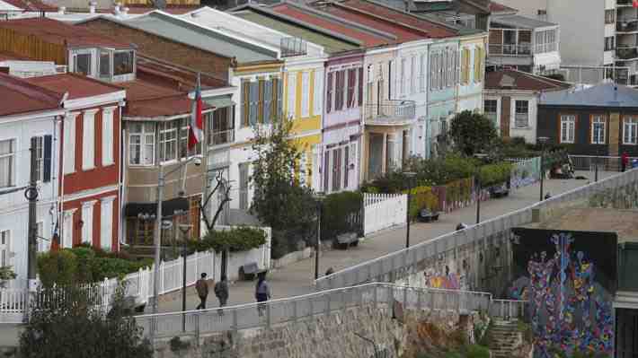 Cancelaciones de reservas en Valparaíso llegan al 45% tras no autorización de fuegos artificiales en la zona